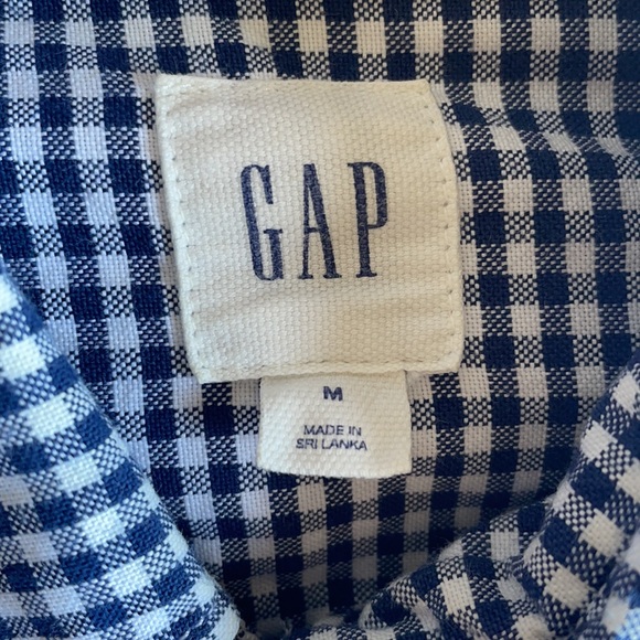 Medium GAP casual button down shirt - Picture 2 of 2